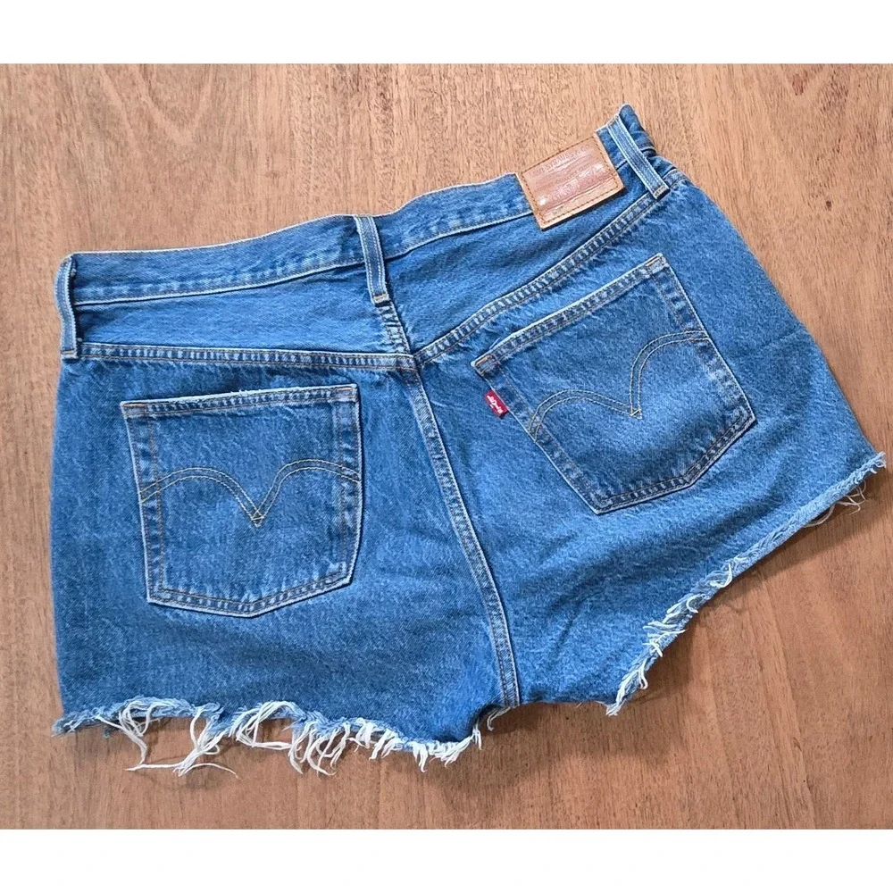 VINTAGE LEVIS BIG E 32 stone wash‎ blue button fly cutoff jean shorts farmcore